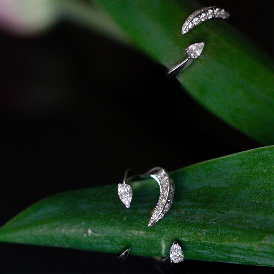 Anello 'Solis' quattro elementi con goccia e pavè SOLIS | AN4 2GC PVAU18B CT.0,34 + 0,30